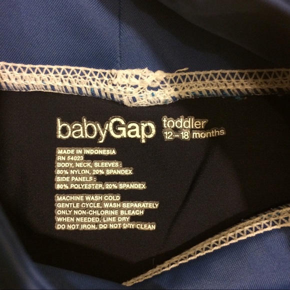 [GAP] shark rashguard 12-18months - Picture 4 of 4